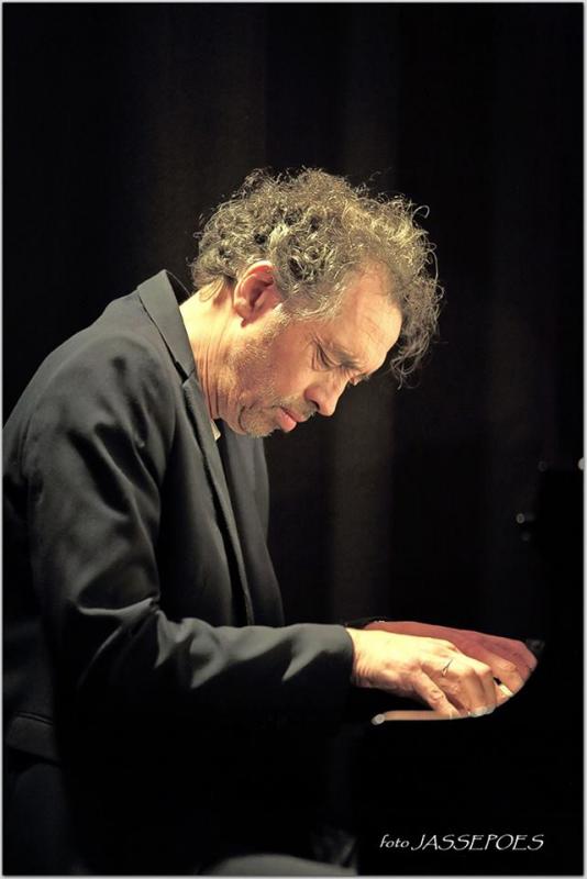 Ed Baatsen speelt piano bij groep Henk in Jazzzolder Mechelen