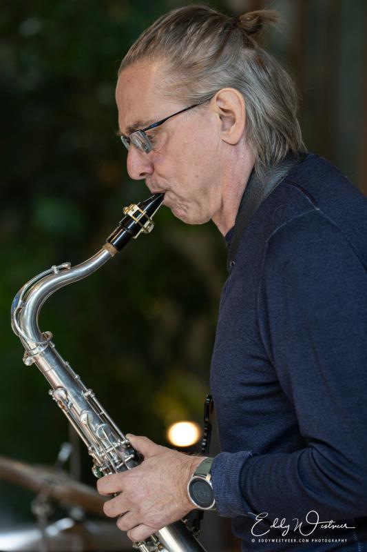 Erwin Vann speelt sax op Jazzathome 2024