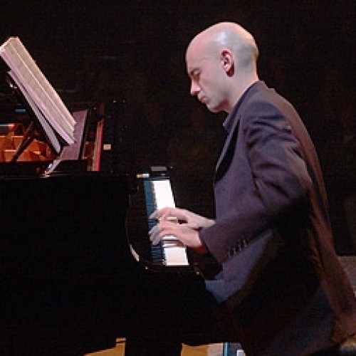 Alano Gruarin speelt piano