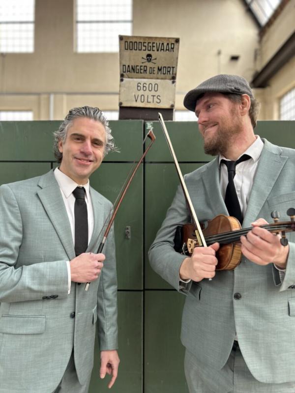 Le Trio Perdu duo poseert