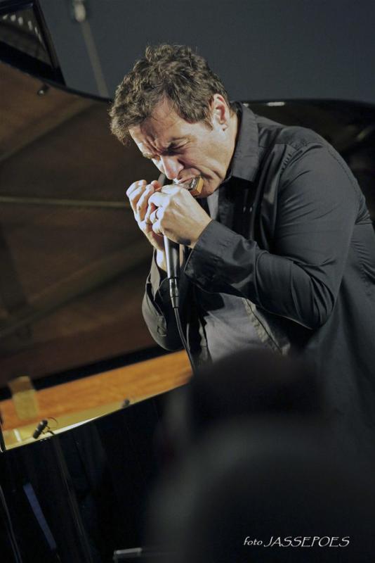Deltenre Patrick speelt mondharmonica in Jazzzolder 26 okt 2019