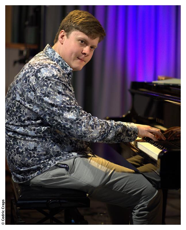Daniel Bulatkin speelt piano in Jazzzolder juni 2024