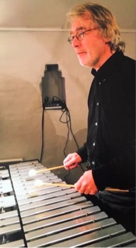 Lode Tooten speelt vibrafoon