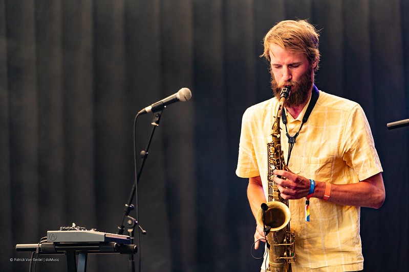 Werend Van Den Bossche speelt sax