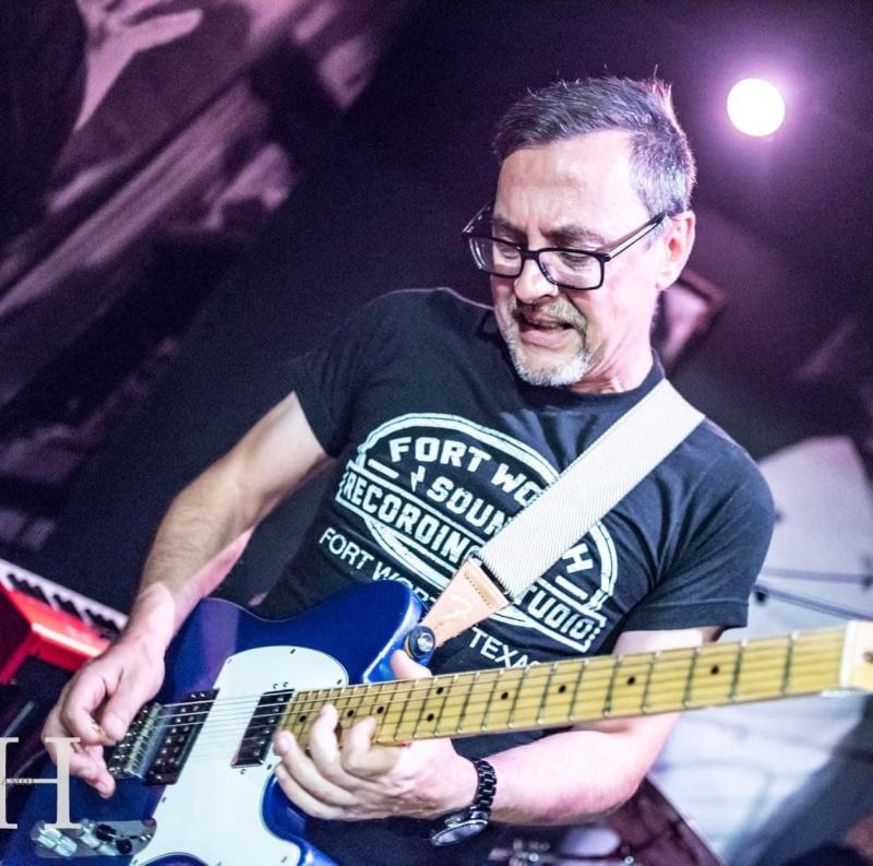 Bart Cocquyt speelt gitaar