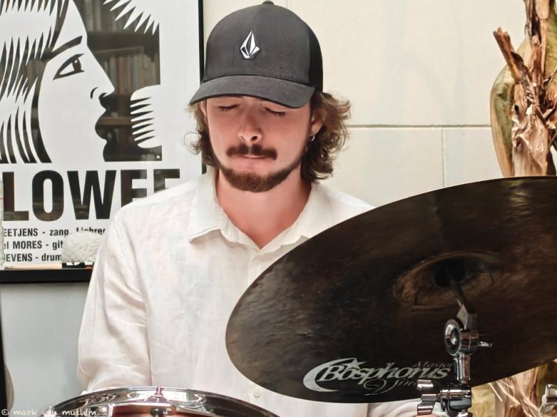 drummer Lander Rutten tijdens Jazzathome 2025